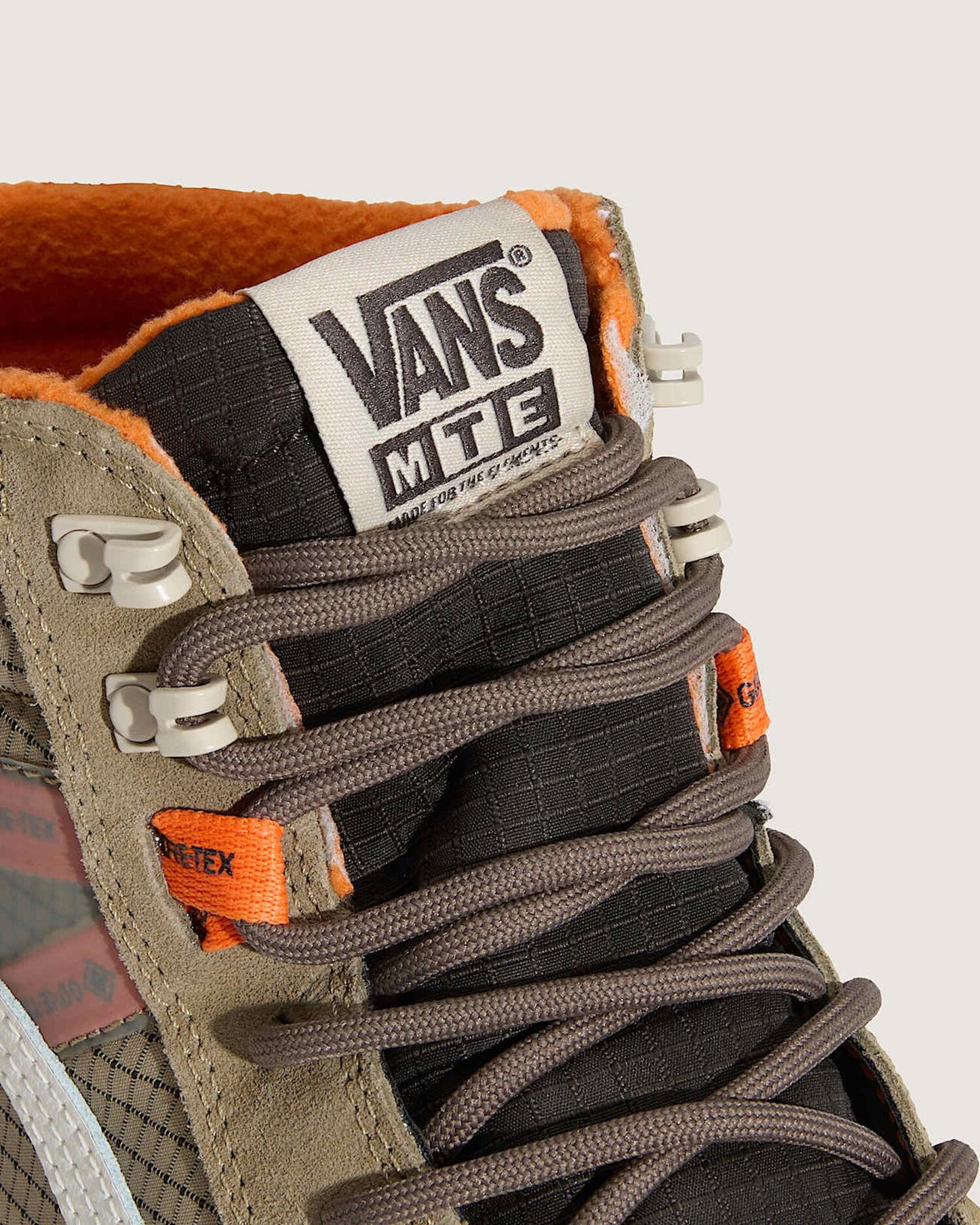 VANS - U MTE™ SK8-HI® GORE-TEX® INSULATED